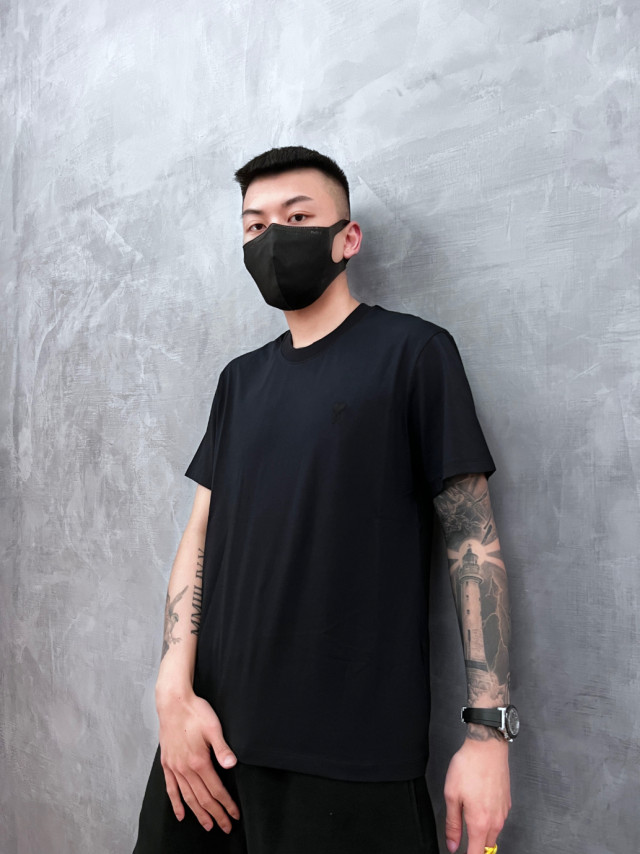 Ami 黑色小愛心刺繡短T