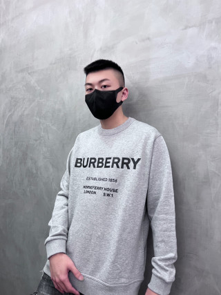 Burberry 文字款大學T