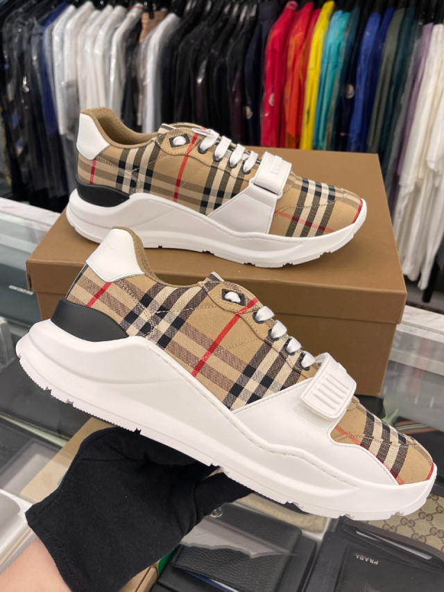 Burberry 卡其格紋休閒鞋