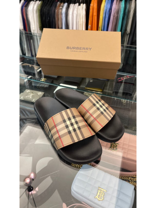 Burberry 經典菱格紋拖鞋