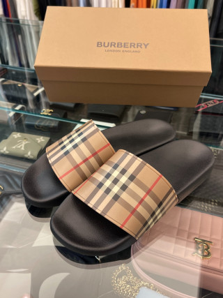 Burberry 經典菱格紋拖鞋