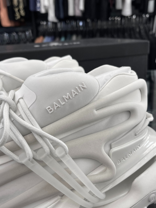 BALMAIN 白獨角獸