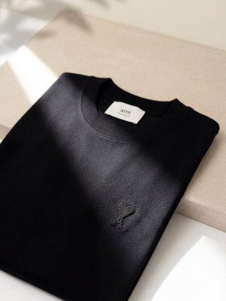 Ami 黑色小愛心刺繡短T