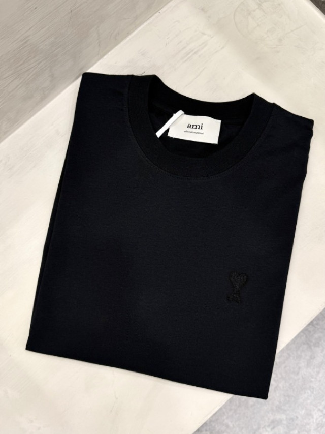 Ami 黑色小愛心刺繡短T