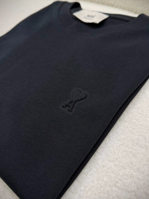 Ami 黑色立體小愛心短T