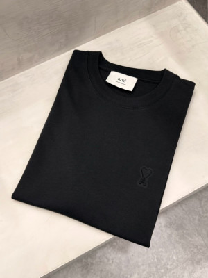 Ami 黑色立體小愛心短T