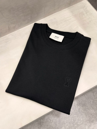 Ami 黑色立體小愛心短T