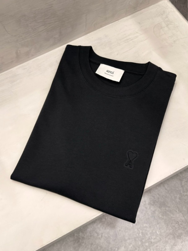 Ami 黑色立體小愛心短T
