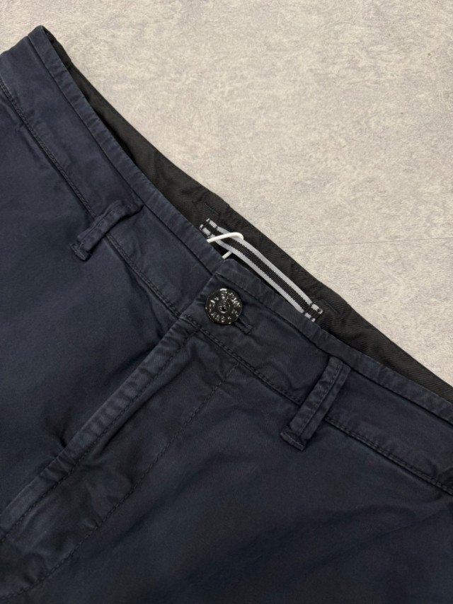 STONE ISLAND石頭島海軍藍羅盤徽章工裝褲