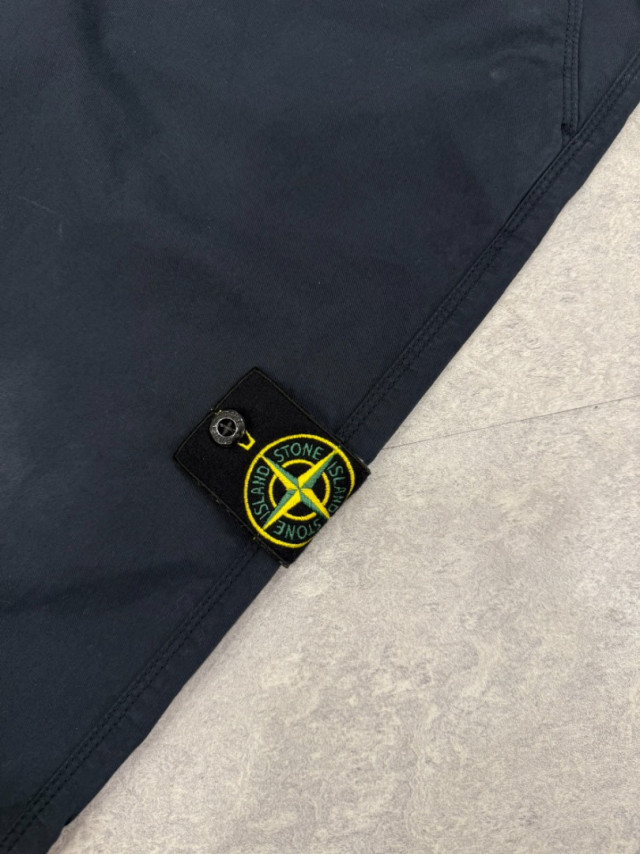STONE ISLAND石頭島海軍藍徽章直筒長褲