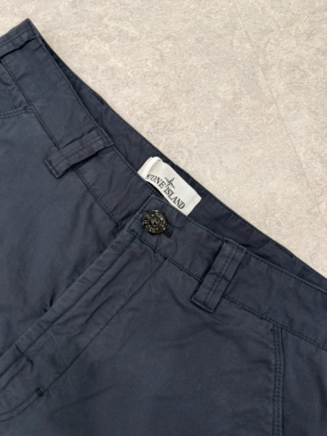 STONE ISLAND石頭島海軍藍徽章直筒長褲