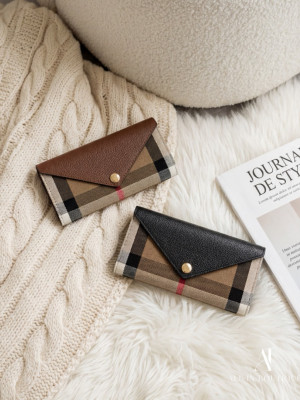 BURBERRY 經典格紋信封長夾 8067266
